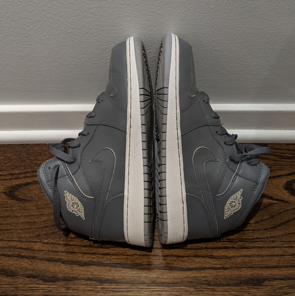 Air Jordan 1 Mid Top Retro Sneakers UK6/EU40 - Picture 3 of 8